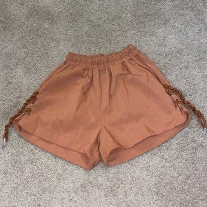 Stretchy high waisted shorts with string